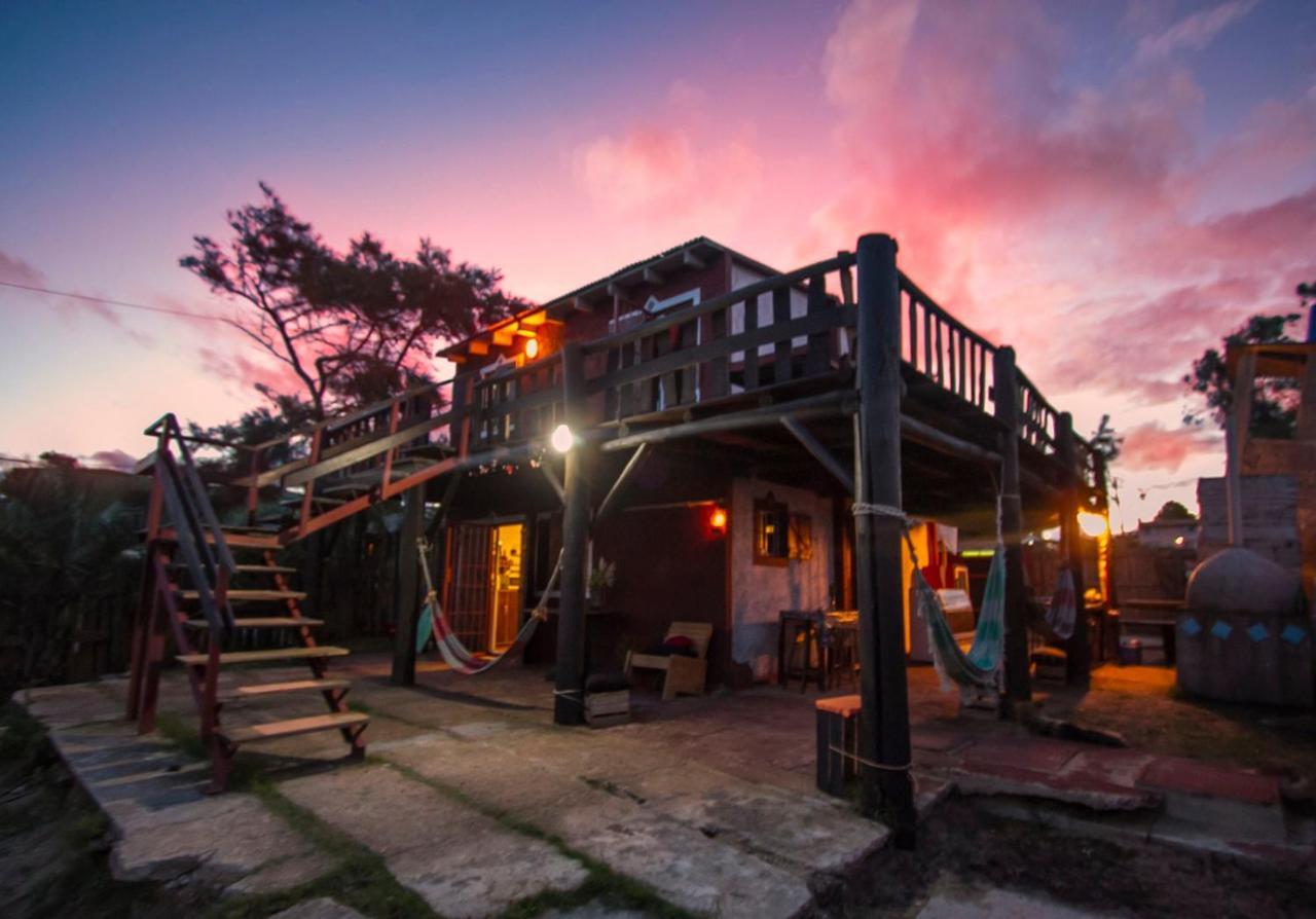 ホテル Casa De Huespedes Amigos Del Diablo プンタ・デル・ディアブロ エクステリア 写真